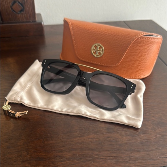 Tory Burch Black Square Sunglasses with Case - Picture 1 of 5